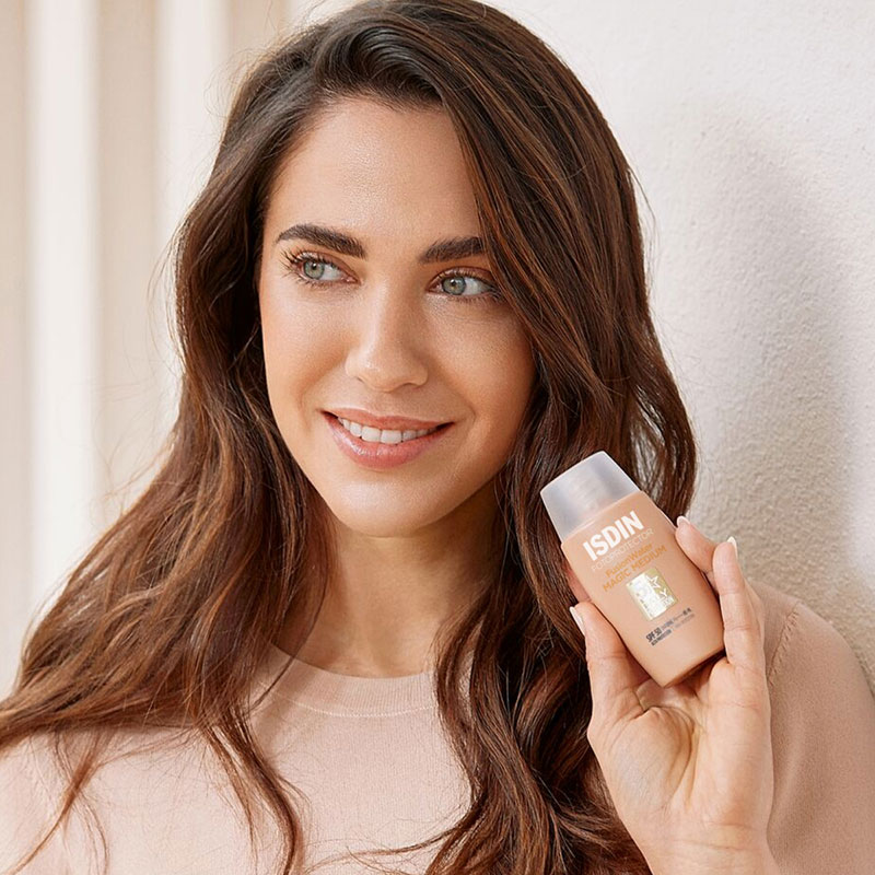 ضد آفتاب رنگی فیوژن واتر SPF50 ایزدین رنگ MAJIC MEDIUM
