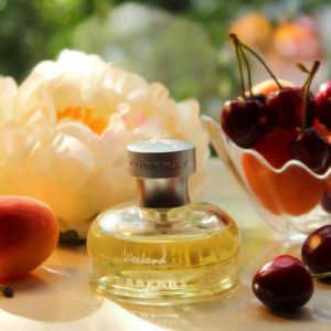 عطر ادکلن باربری ویکند زنانه